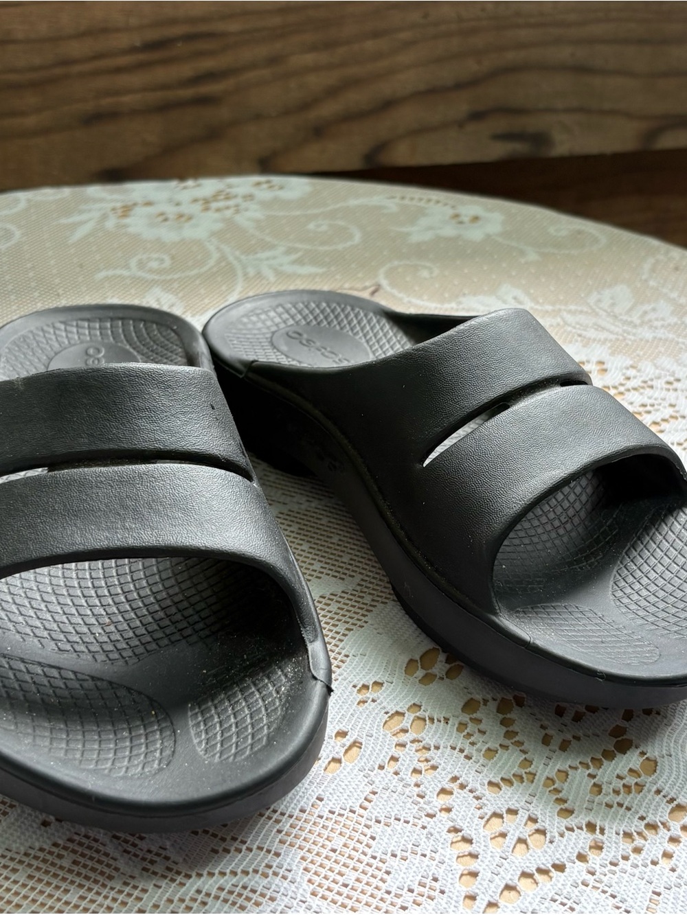 OOFOS Oooahh Slide Sandal. Size 6.